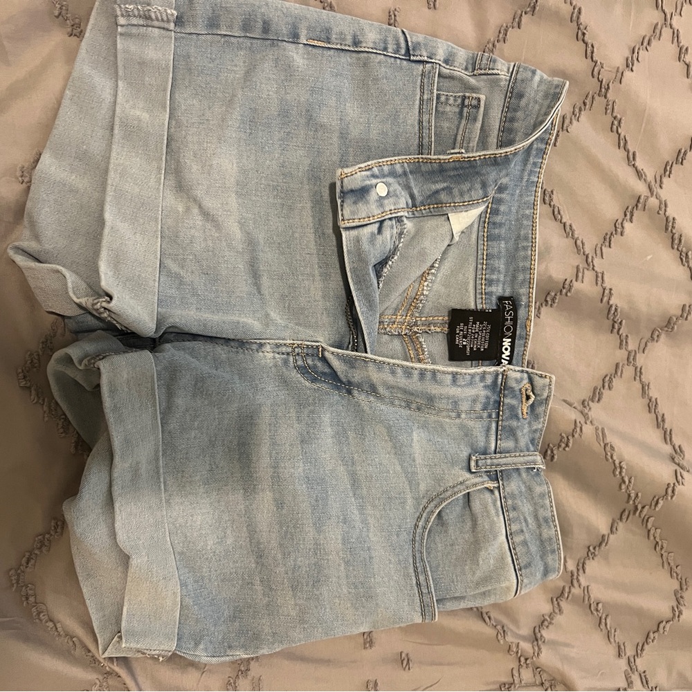 Fashion Nova size 28 light washed shorts